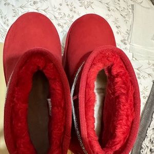 UGG RED BRAND DETAILS IN VIDEO